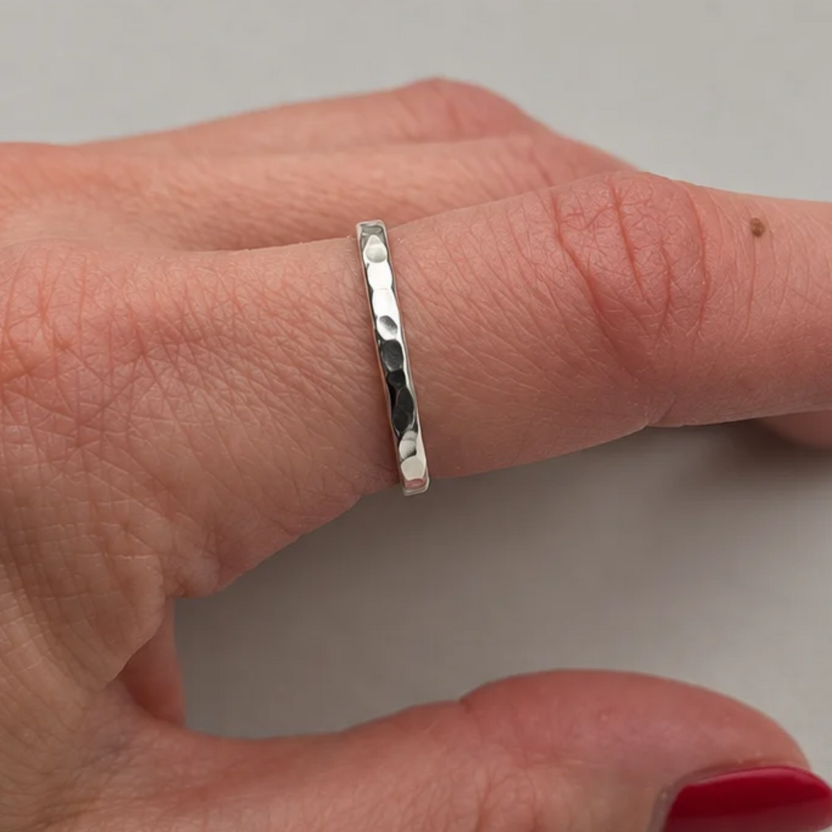 Handhamrad ring 2 mm - Silverring