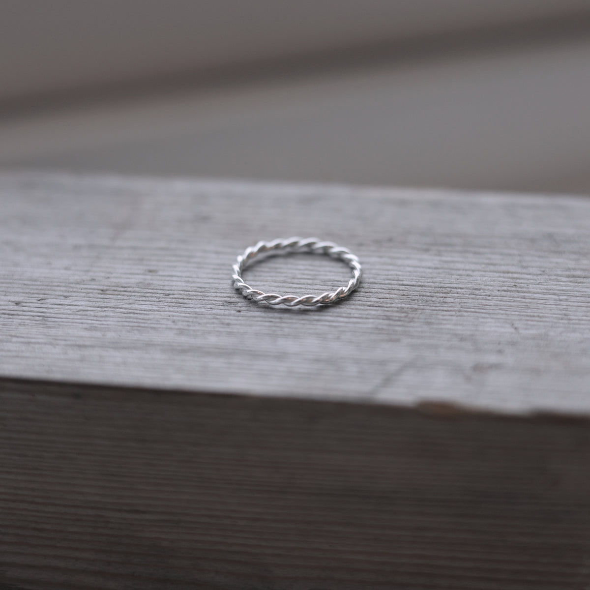 Twistad tunn ring