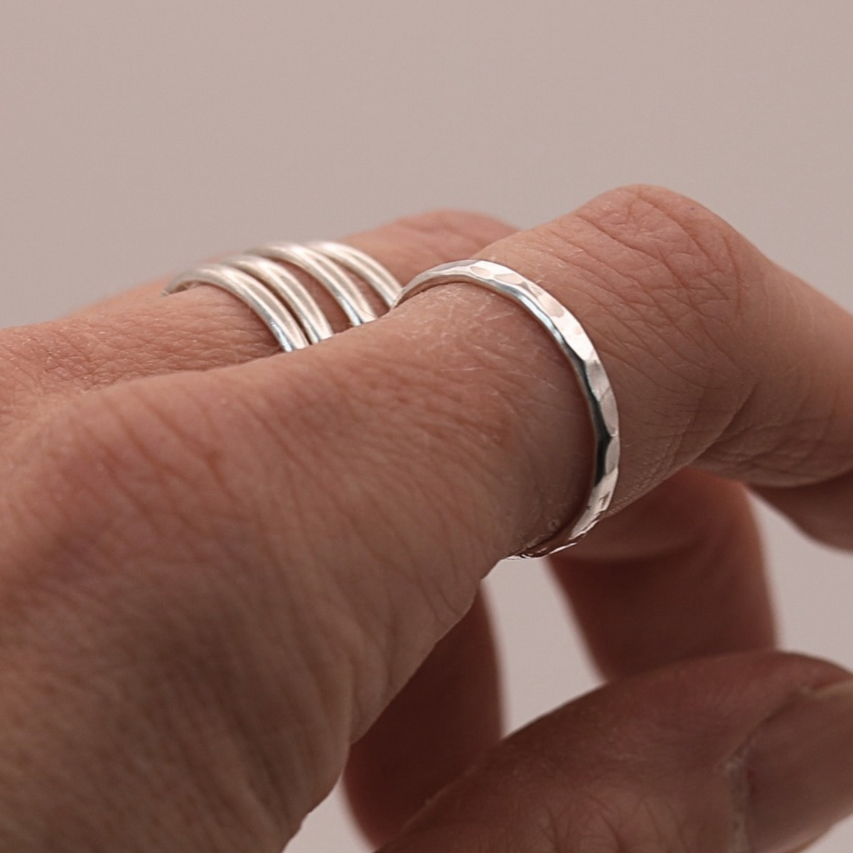 Handhamrad ring 2 mm - Silverring