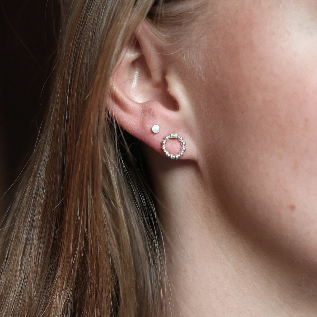 Cirkelstuds pärlband (small) - Silverörhängen