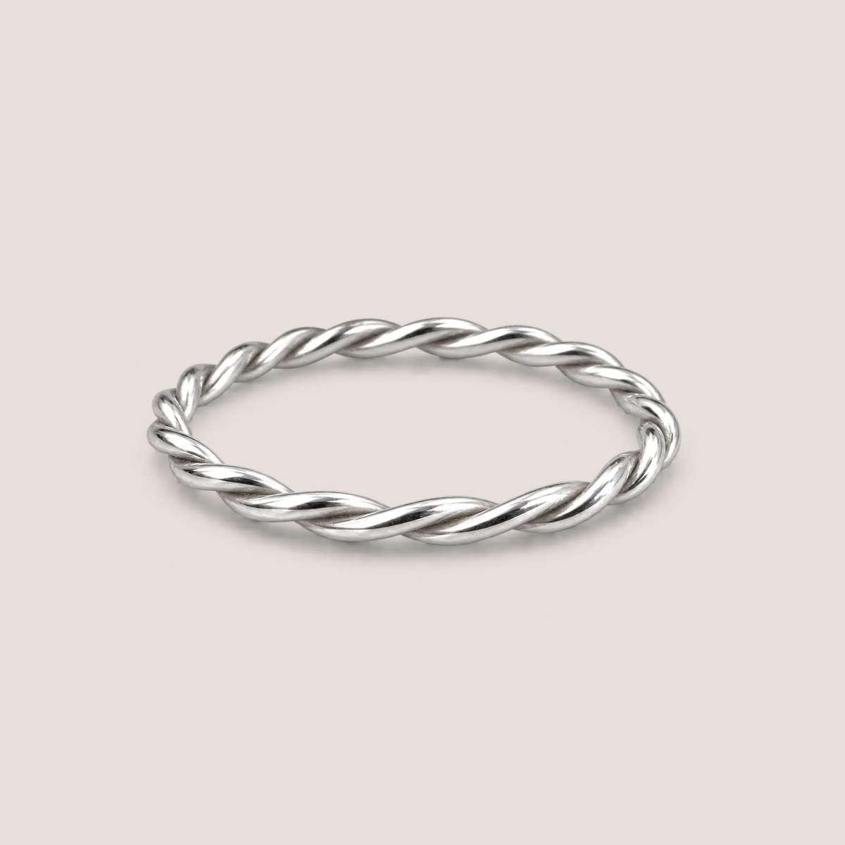 Twistad tunn ring
